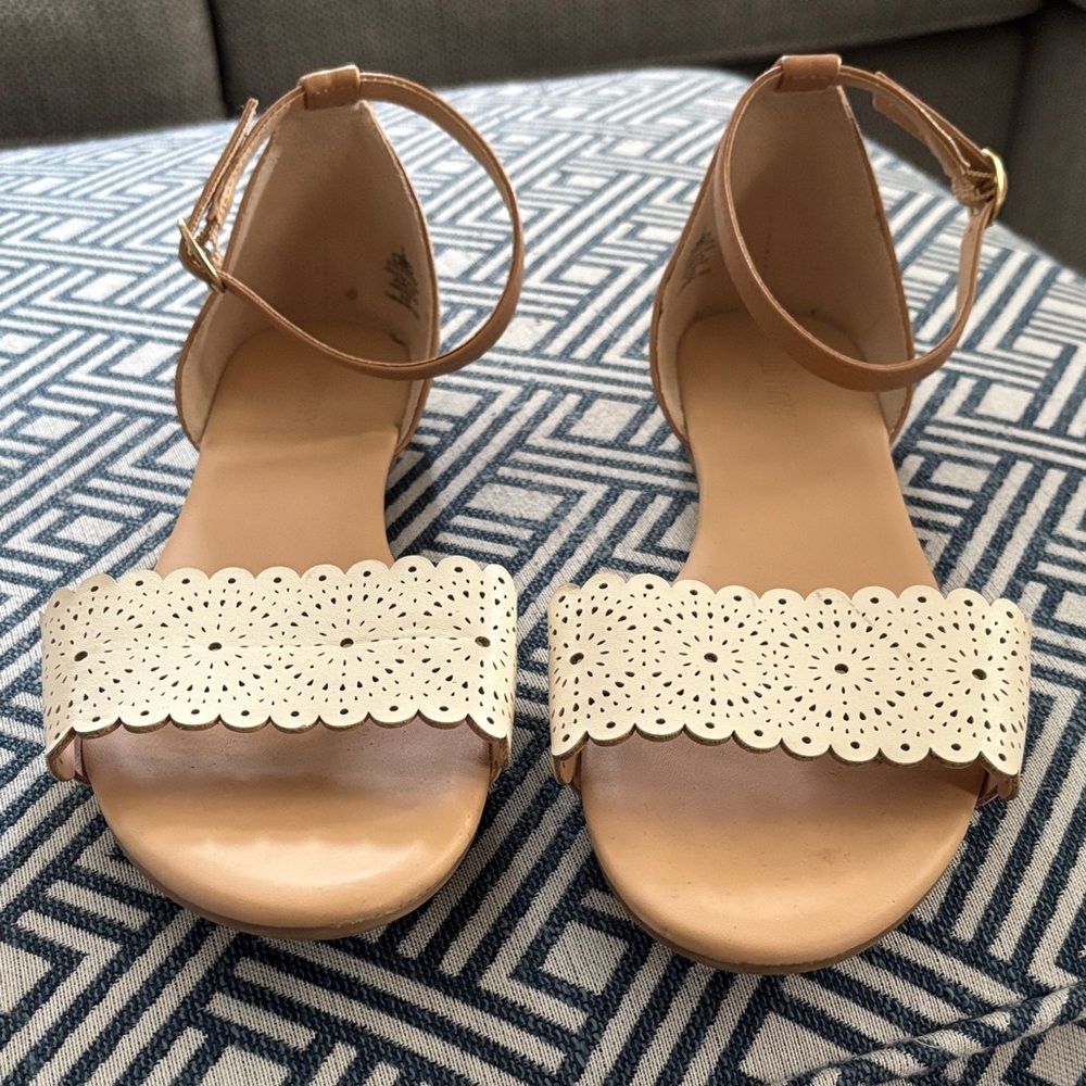 Old Navy Women's Tan and Cream Sandals, Size 9, good used condition - Picture 2 of 10